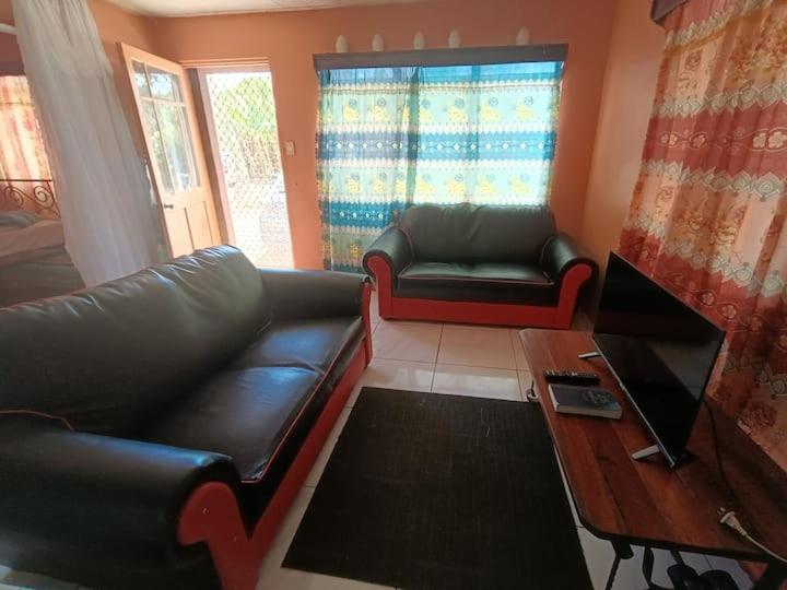Kapeta Cabin Nuku'alofa Esterno foto