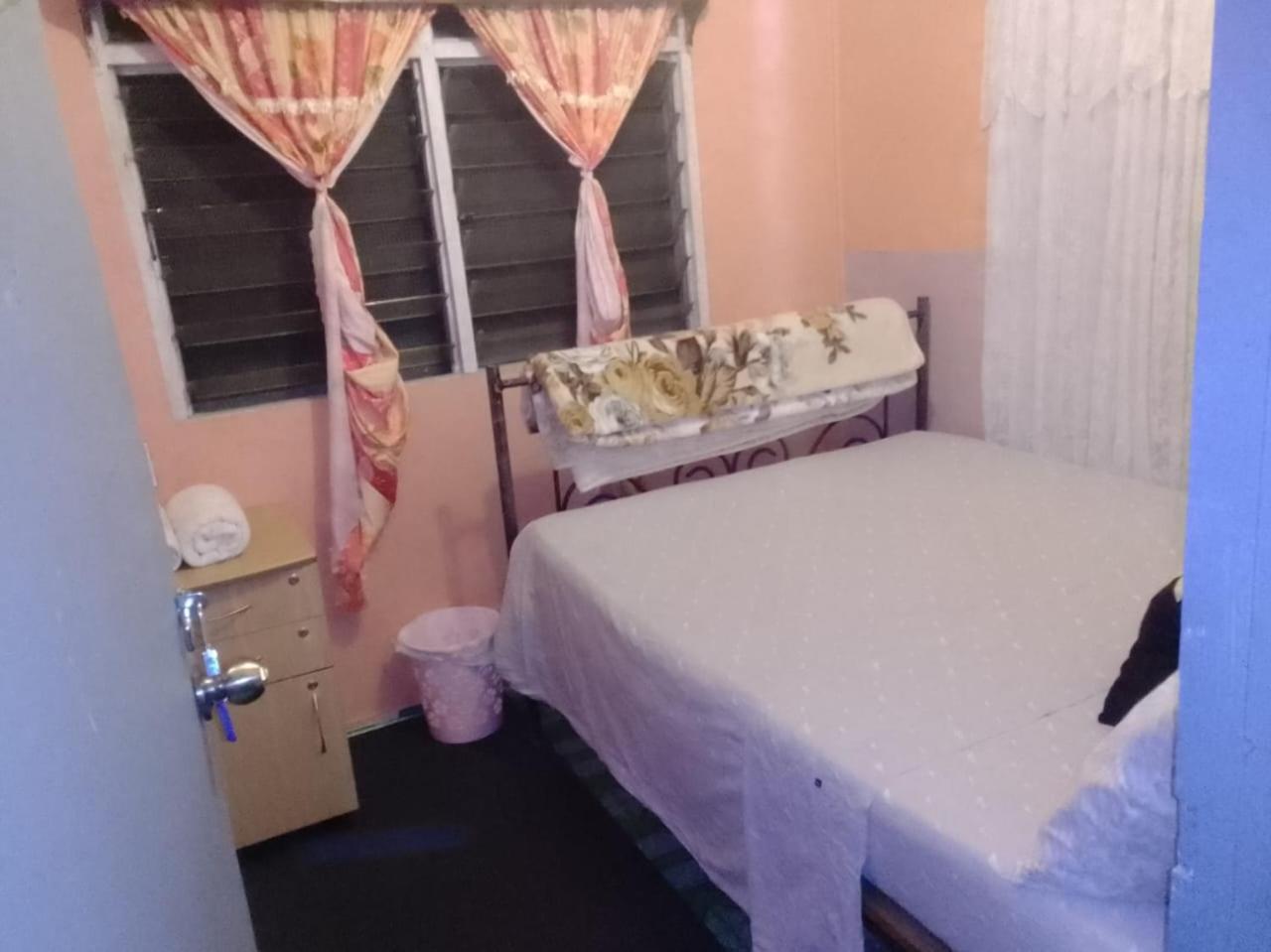 Kapeta Cabin Nuku'alofa Esterno foto